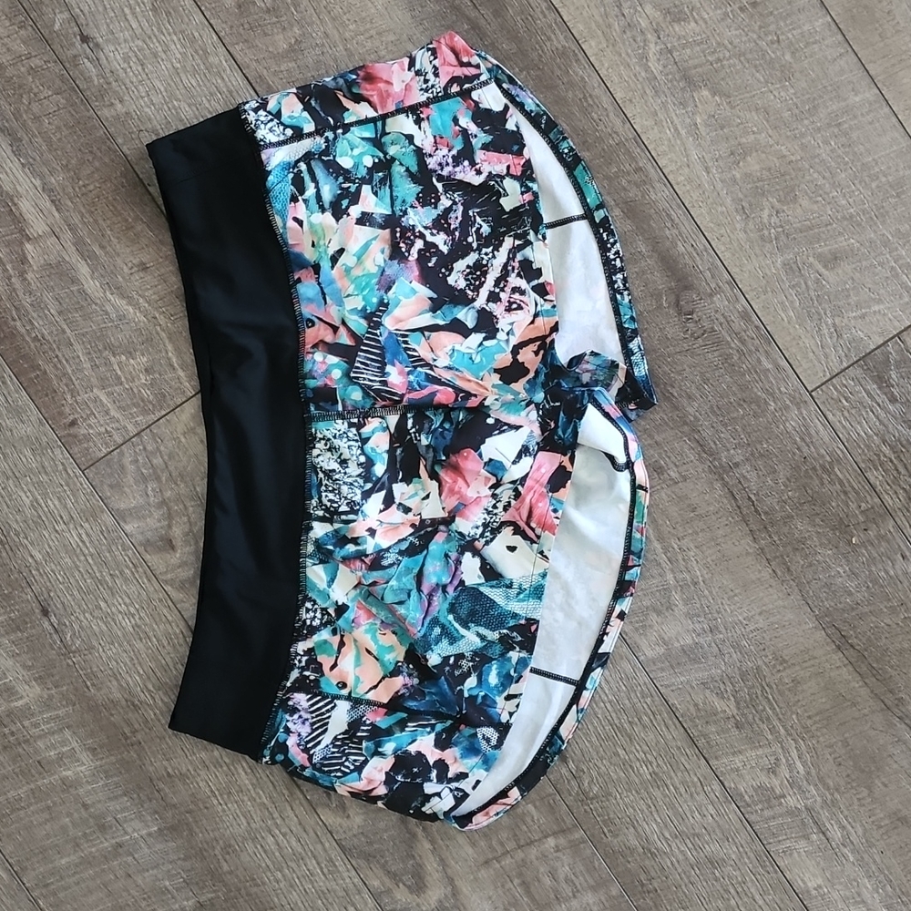 EUC lululemon Speed Up Short 2.5" size 8 in Color Crush Multi/Black